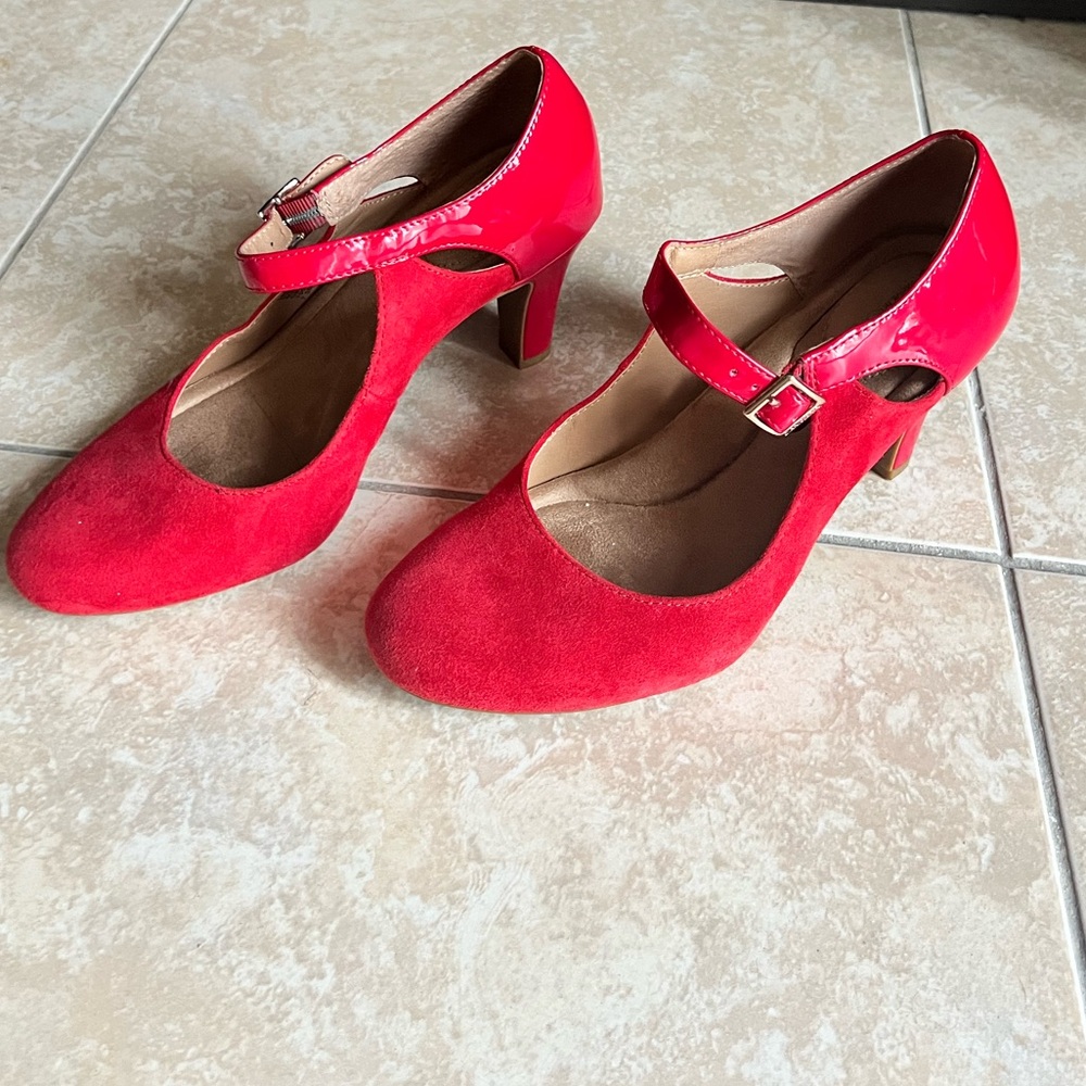 Giani Bernini Velmah Memory Foam Mary Jane Pumps in Red